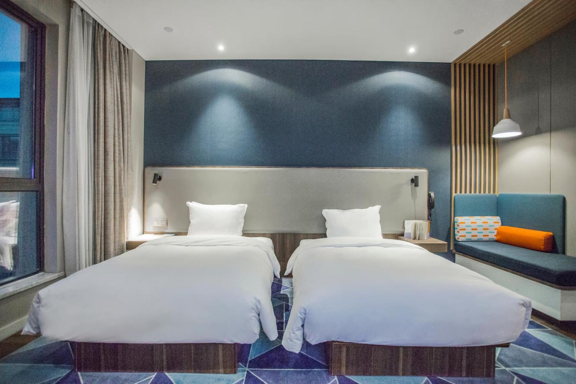 Holiday Inn Express Shanghai Pudong Chuansha, An Ihg Hotel Exterior photo